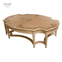 Table basse sculptée classique française avec base en bois massif