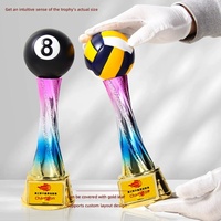 Nouveau trophée sportif en résine, design colonne coloré, peint à la main, pour matchs de basketball et de football, présentations créatives de récompenses sportives