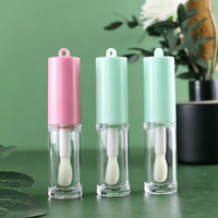 Tube de brillant à lèvres transparent 7,5 ml avec logo personnalisé, capuchon à trou de suspension pastel, conteneur vide pour huile à lèvres, emballage cosmétique pour les lèvres