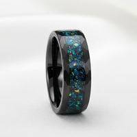 Bague en tungstène martelé noir de haute qualité de 8 mm avec incrustation d'opale galaxie, bijoux de mode pour homme et femme, alliance de fiançailles, cadeau