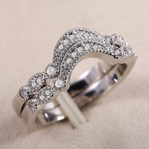 Anello ad arco creativo per donna, design scintillante intarsiato, gioielli eleganti e alla moda - Product Image 1
