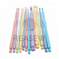 Kit de crochets en plastique et en acier pour tricot et crochet avec aiguille à coudre manuelle en plastique