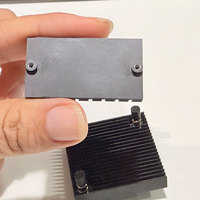 Services de Fabrication Durables pour Dissipateurs de Chaleur de Carte Mère IPC en Aluminium Anodisé Noir de Haute Qualité OEM avec Ailettes Usinées CNC