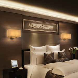 Lámpara de pared minimalista de doble cabezal, fuente de luz LED de tela, base de bombilla E27, control de interruptor para dormitorio, vestíbulo de hotel, color negro - Product Image 4