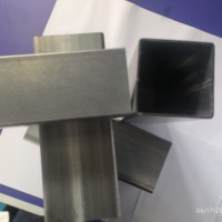 Tube carré en acier au carbone ZnAlMg ERW SHS haute résistance, excellent anti-corrosion (100*100mm), fabriqué pour les projets solaires au sol