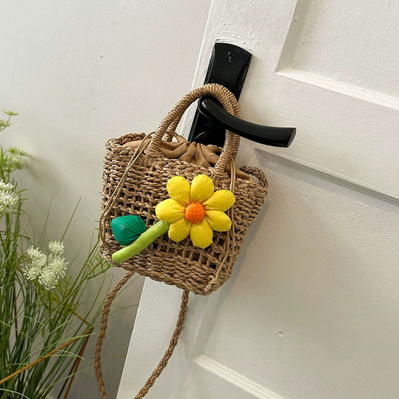 Kaki avec une seule fleur
