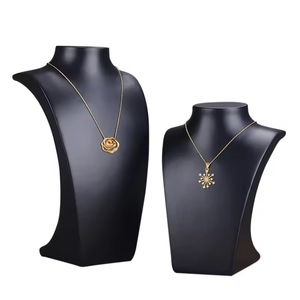 Expositor de Joyería Blanco y Negro de Alta Gama Personalizado para Tiendas de Joyería, Expositor de Collares, Bustos - Product Image 3