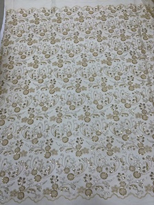 All'ingrosso Glitter fatto a mano paillettes pizzo <span class=keywords><strong>ricamato</strong></span> <span class=keywords><strong>Tulle</strong></span> tessuto di pizzo bianco di lusso in rilievo tessuto di pizzo <span class=keywords><strong>per</strong></span> le donne abito da sposa - Product Image 2