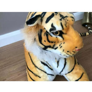 7017 caractéristiques réalistes géant grand <span class=keywords><strong>tigre</strong></span> <span class=keywords><strong>couché</strong></span> en <span class=keywords><strong>peluche</strong></span> peluches pour la décoration intérieure réaliste Animal sauvage en <span class=keywords><strong>peluche</strong></span> grand <span class=keywords><strong>tigre</strong></span> jouets - Product Image 3
