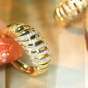 Anello di Lusso Stile Corte per Donne, Elegante Gioiello da Dito alla Moda - Product Image 6