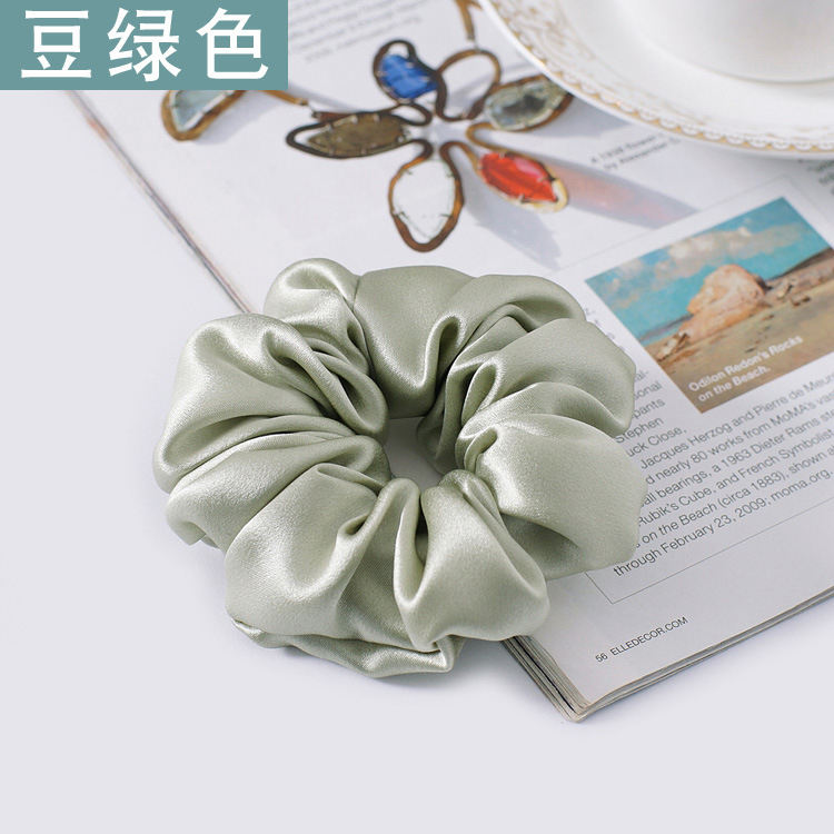 สีเขียวถั่ว