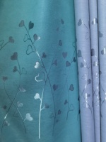 Tissu de rideau de haute qualité à motif d'herbe porte-bonheur, haute précision, adapté pour les salles d'étude et les salons.