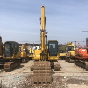 Excavatrice d'occasion Komatsu PC130 de 13 tonnes, Komatsu PC130-7, pelle sur chenilles hydraulique de 13 000 kg, faible nombre d'heures, usage intensif, à vendre - Product Image 1