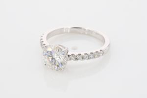 Modyle — anneau en or 18k, avec diamant de laboratoire latéral, 8 cœurs et 8 flèches, 7.5mm - Product Image 3