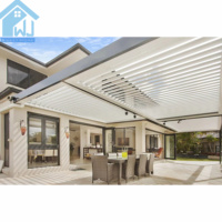 Pergola de luxe en aluminium Sweet Home avec lames motorisées réglables, résistante aux intempéries, bioclimatique, pour hôtel, resort, patio