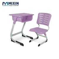 Meubles scolaires en plastique colorés, bureaux et chaises de classe avec boîte à livres, bureau et chaise d'école primaire modernes en matériau PP