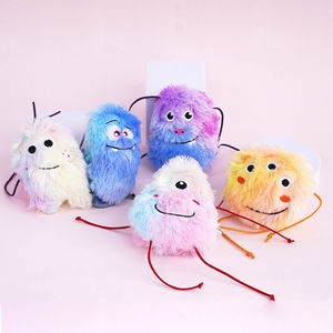 Groothandel Ontwerp Roze Paars Blauw Geel Kat Pluche Speelgoed Schattige <span class=keywords><strong>Monster</strong></span> Vorm Kittens <span class=keywords><strong>Catnip</strong></span>-Gevulde Bal Levert Kat Kauwspeelgoed - Product Image 1