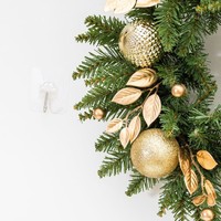 Karangan Bunga Natal Buatan Tangan Ramah Lingkungan dari PE dengan Jarum Pinus Putih 40cm, Dilengkapi Buah Pinus, Dikemas Secara Individual, Merek JC, untuk Pesta