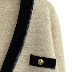 Cárdigan de <span class=keywords><strong>Mujer</strong></span> Personalizado, Color Crema, con Detalles en Contraste Negro, Cuello en V, Largo Medio, Estilo Tweed Elegante - Product Image 4