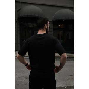 T-shirt de fitness 100 % coton biologique noir avec texte sur le devant, méthode d'impression sérigraphique compressée 300 grammes - Product Image 1