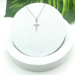 Collana a Croce Semplice ed Elegante con Ciondolo di Gesù, Gioielli e Regali all'Ingrosso per Coppie, per Feste di Uomini e Donne - Product Image 4