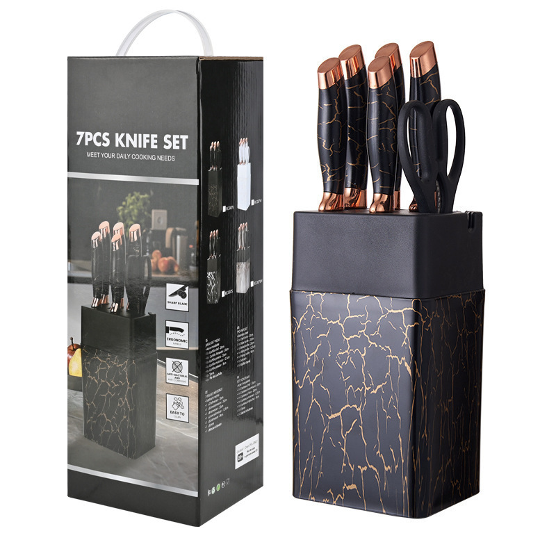 Ensemble de sept couteaux en or noir