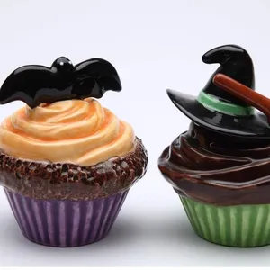 Set di agitatori di sale e pepe in ceramica Fine Halloween Bat & Witch Hat & Broom Cupcakes, 3-1/4 "H