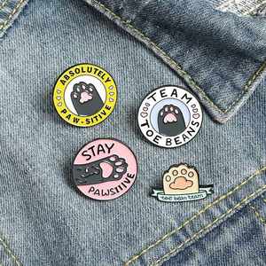 Pin de solapa de esmalte duro estilo vintage, artesanal de metal, promocional, con diseño de dibujos animados y bonito - Product Image 2
