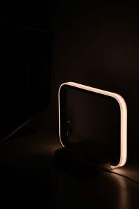 <span class=keywords><strong>WILIT</strong></span> <span class=keywords><strong>Lampe</strong></span> de table RGB 3-en-1 15W avec chargeur sans fil Design contemporain Corps en plastique écologique pour la maison et le bureau - Product Image 4