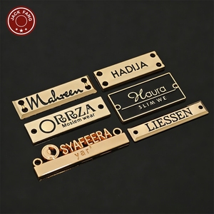 Étiquettes de vêtements personnalisées en métal avec logo en relief, rectangulaires, découpées au laser, pour la marque de vêtements - Product Image 3