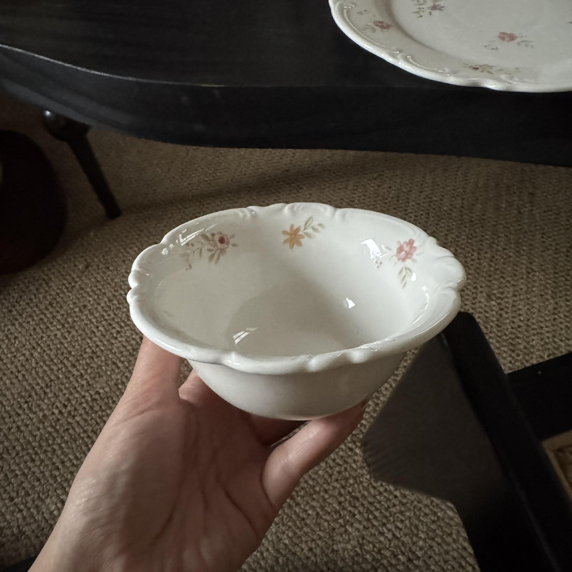 A small bowl of rural flower language