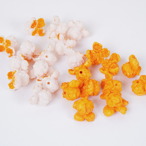 โมเดลข้าวโพดคั่วจำลองจาก PVC ของเล่นขนมขบเคี้ยวพองๆ สนุกสนานและสมจริง พวงกุญแจรูปเมล็ดข้าวโพดปลอม - Product Image 5