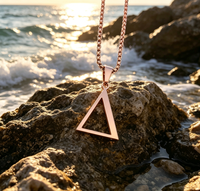 Collier triangulaire en acier inoxydable étanche, plaqué or 18 carats, pendentif géométrique creux, chaîne maille gourmette, bijoux unisexe, cadeau