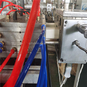 PVCプロファイル生産ラインスロット付きワイヤーダクトPVCフレキシブルトランキングダクトケーブル配線ダクトカバー付き押出機 - Product Image 3