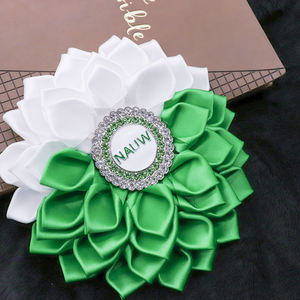 <span class=keywords><strong>Association</strong></span> nationale des femmes universitaires symbole déclaration Corsage broche haute qualité vert blanc Satin NAUW bijoux fleur broche - Product Image 3