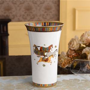 Jarrones de Oro con Diseño de Caballo, Precio de Fábrica, Jarrón Decorativo de Cerámica Pintado a Mano con Esmalte, Estilo Moderno y Contemporáneo, Venta Directa de Fábrica, China - Product Image 5