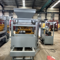 Machine à fabriquer des blocs de béton/des pavés/des briques entièrement automatique Zhongke QT4-15