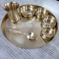 Vente en gros de 6 pièces de vaisselle de luxe en bronze pur/plateau gravé Kansa avec bols en verre, ustensiles en métal vintage pour des bienfaits pour la santé