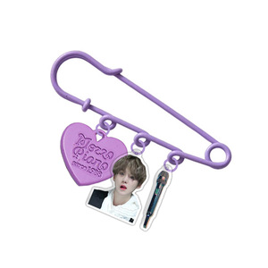 Broches de insignia de hojalata KPOP JUNGKOOK V RM JIMIN SUGA, accesorios de micrófono de moda <span class=keywords><strong>JIN</strong></span>, bolsa, alfileres de ropa, colección de fans - Product Image 4