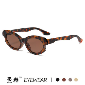 แว่นตา แว่นกันแดดทรงแคทอาย สีขาวขุ่น UV400 ผู้หญิง สไตล์สตรีท - Product Image 3