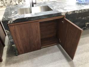 Piano di Lavoro per Cucina in Quarzite Verde Scuro con Venature Bianche Fluenti Superficie in Pietra Effetto Pelle Top per Vanità - Product Image 6