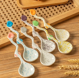 Belle <span class=keywords><strong>cuillère</strong></span> <span class=keywords><strong>à</strong></span> <span class=keywords><strong>café</strong></span> mignonne, cuillères <span class=keywords><strong>en</strong></span> céramique <span class=keywords><strong>à</strong></span> soupe de crème glacée <span class=keywords><strong>à</strong></span> poignée irrégulière, vaisselle mignonne pour les enfants - Product Image 2