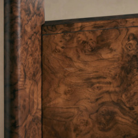 Lit à baldaquin Monumental Mappa Burl, cadre en bois massif artisanal à 4 poteaux pour lits King et Queen, ensemble de base pour aménagement intérieur de villa de luxe