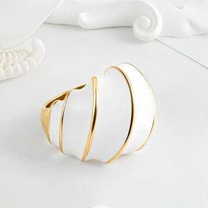 แหวนแฟชั่นดีไซน์ย้อนยุค <span class=keywords><strong>TG</strong></span> เคลือบสีขาวเคลือบทอง18K แหวนสแตนเลสสีดำ - Product Image 4