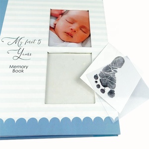 <span class=keywords><strong>Livre</strong></span> de souvenirs de luxe pour <span class=keywords><strong>nouveau</strong></span>-<span class=keywords><strong>né</strong></span>, garçon ou fille, pour les 5 premières années, avec couverture spirale et tampon encreur - Product Image 2