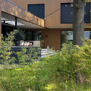 ألواح طوب خارجية مجدولة من الخشب المكسو بقطع من الخشب المكسو بقطع من الخشب المكسو بقطع من الخشب المكسو بمادة الخشب المُزخرف من الداخل على شكل بلاطات من الخشب المُزخرف على شكل ألواح خارجية من مادة البولي فينيل كلوريد وبولي فينيل كلوريد ومزودة بقطع من المكواة للديكور خارج المنزل - Product Image 5