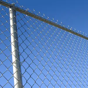 户外聚氯乙烯涂层链节围栏高速公路热浸镀锌钻石围栏监狱编织旋风丝网