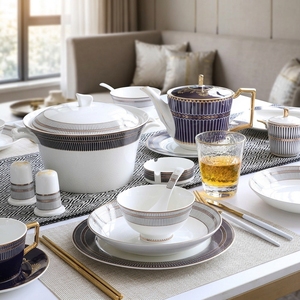 ชุดถ้วยกาแฟและจานรองกระเบื้องโบนไชน่า <span class=keywords><strong>ส</strong></span>ไตล์ยุโรป <span class=keywords><strong>ส</strong></span>ำหรับน้ำชายามบ่าย 6 ชิ้น บรรจุกล่องของขวัญ รับผลิตแบบ OEM ODM - Product Image 2