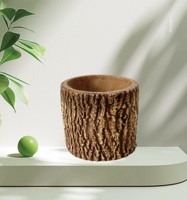 Un pot de fleurs en silex de forme simple et belle