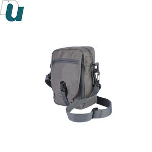 Sac à bandoulière sportif unisexe léger et tendance avec design ceinture pour usage quotidien - Product Image 1